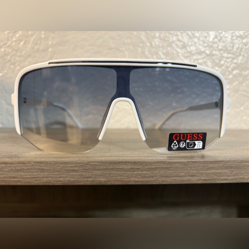 NWOT - GUESS GO00054 - Gray Gradient Unisex Sunglasses